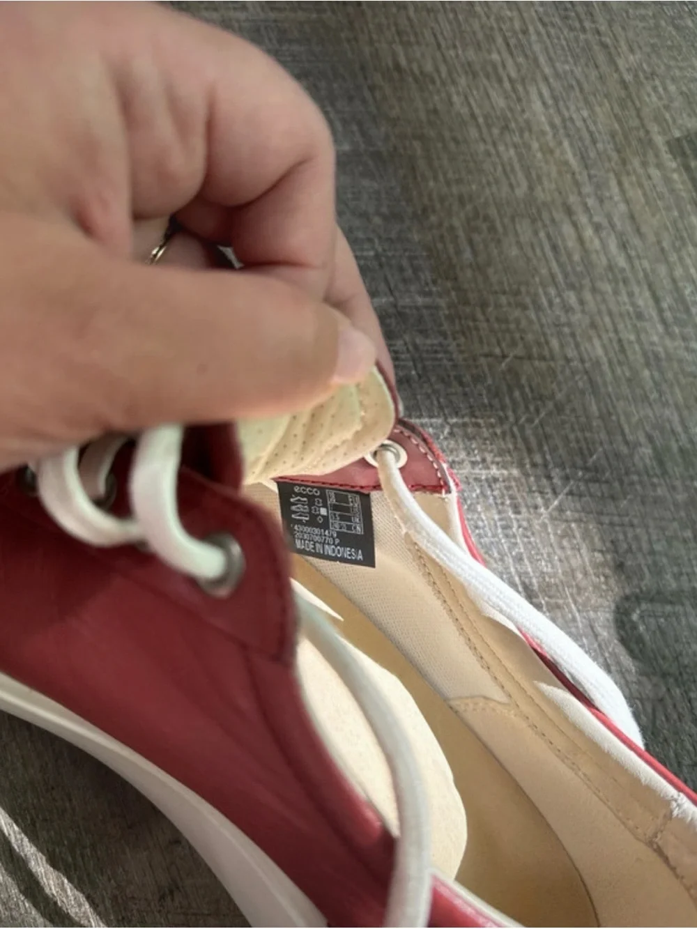 Ecco Women's Red Leather Lace-Up Sneakers